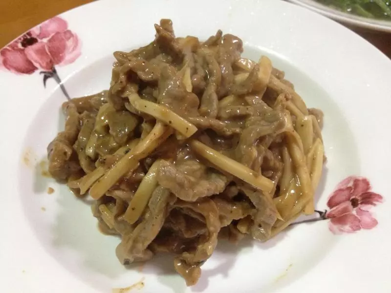 黑椒牛肉丝炒杏鲍菇