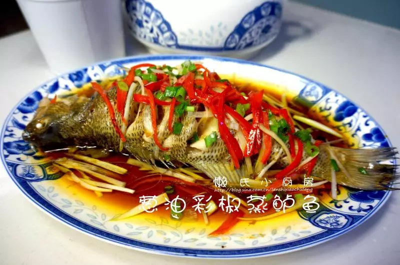 蔥油彩椒蒸鱸魚