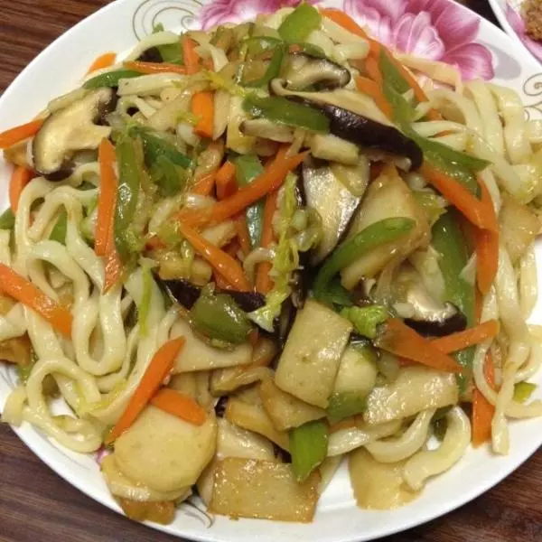 蔬菜鱼豆腐炒面