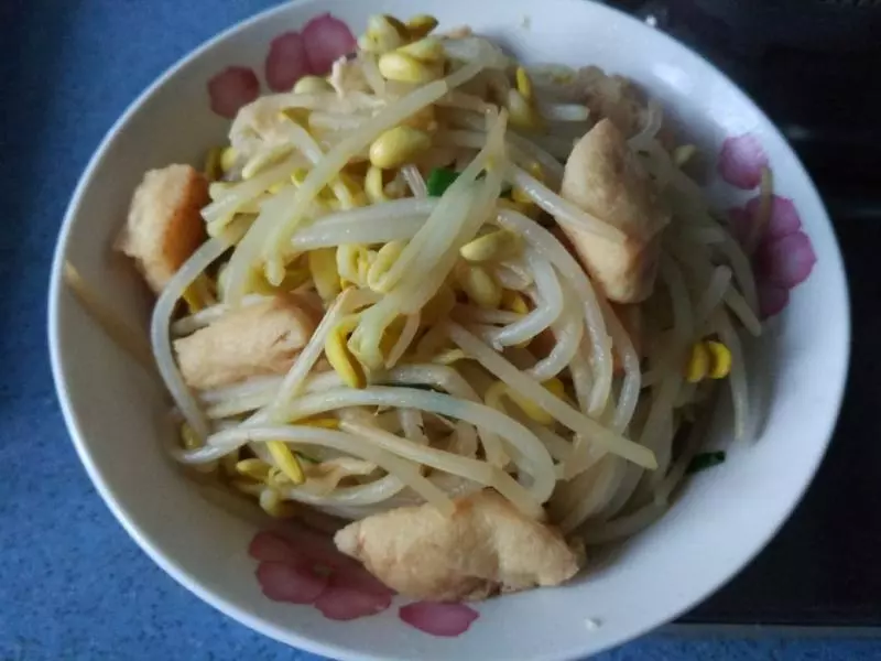 黄豆芽炒油豆腐