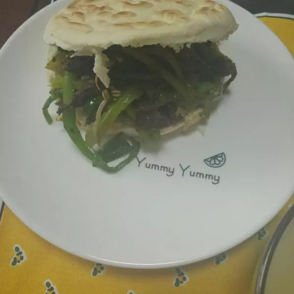 坊上孜然炒肉夾饃