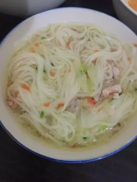 雞湯肉絲麵