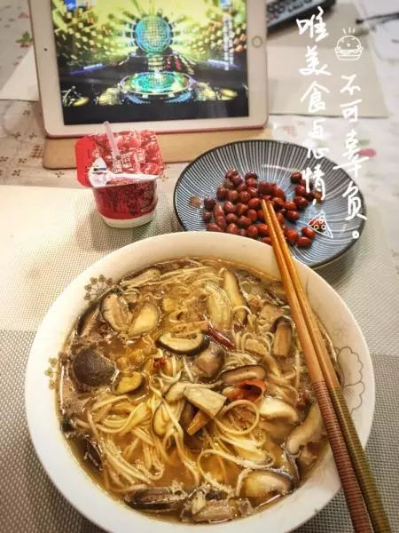 香菇肉丝面