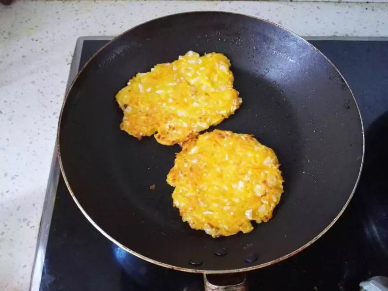 宝宝辅食:土豆胡萝卜小面饼