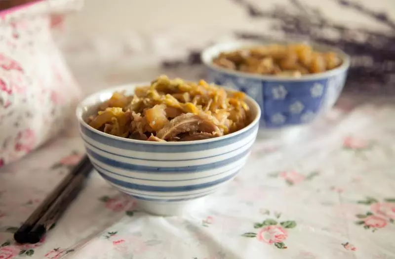 すき焼き风牛丼（寿喜风味牛肉饭）