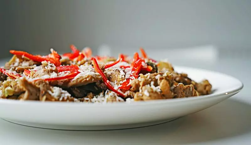 椰蓉辣炒猪肉［Coconut and chilli pork stir－fry］