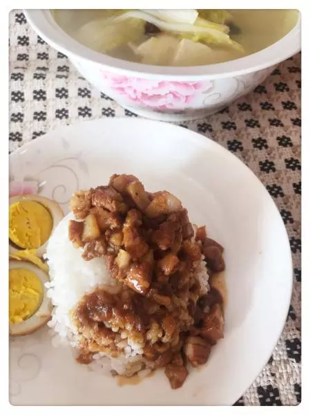 樸素的滷肉飯