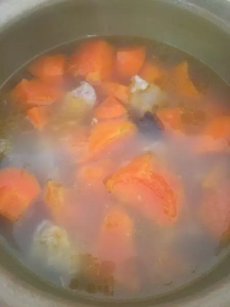 木瓜红萝卜猪骨汤