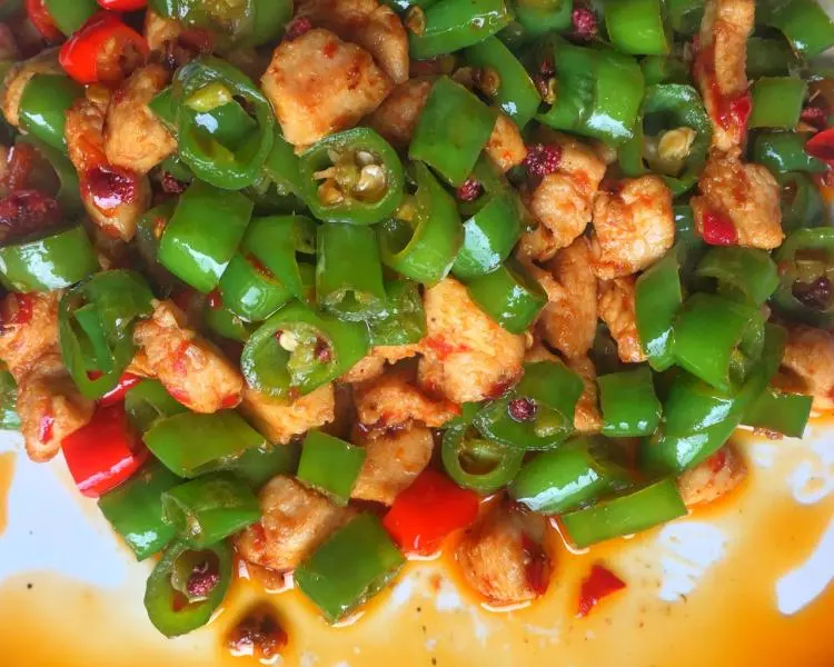 双椒小炒鸡胸肉，可以吃两碗饭。