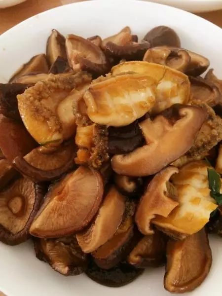 蚝油香菇焖鲍鱼