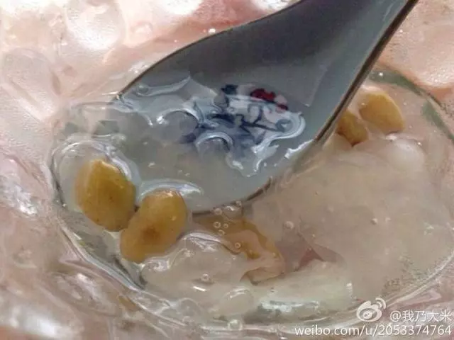 消暑聖品--葡萄乾銀耳湯