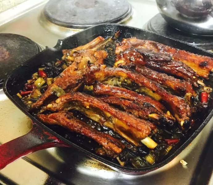 sticky pork ribs 铸铁锅烤排骨