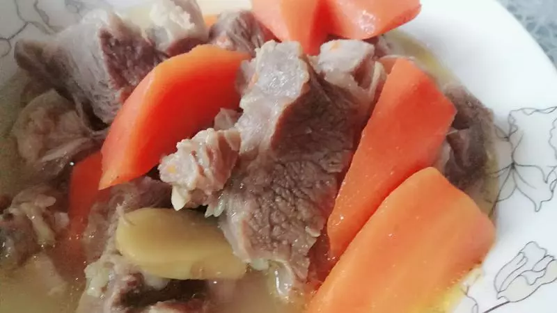 牛肉炖萝卜