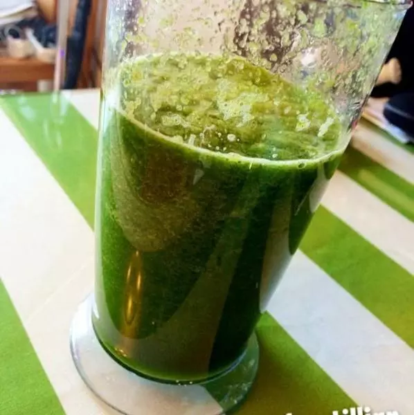 Green smoothie for lillian 菠菜+生菜+黄瓜+蜜瓜