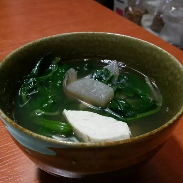 芹菜葉蘑菇豆腐湯