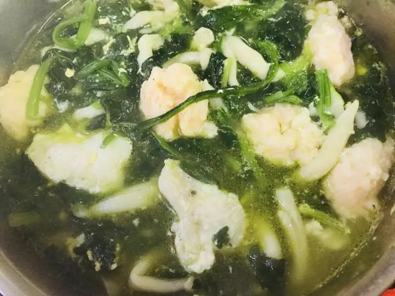 菠菜鱼虾海鲜汤