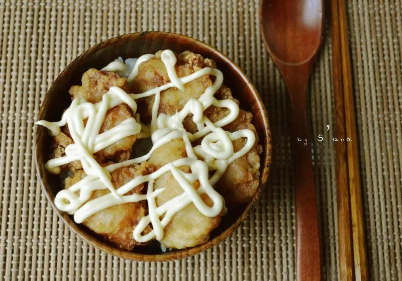 日式沙拉鸡米盖饭（唐扬げ丼）