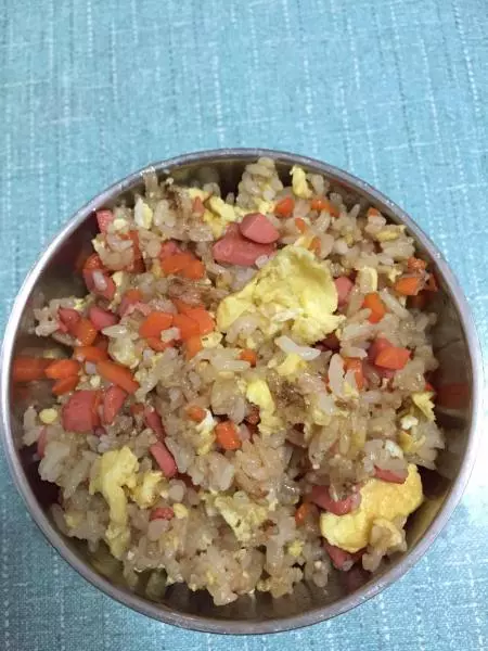 胡蘿蔔火腿腸雞蛋炒飯