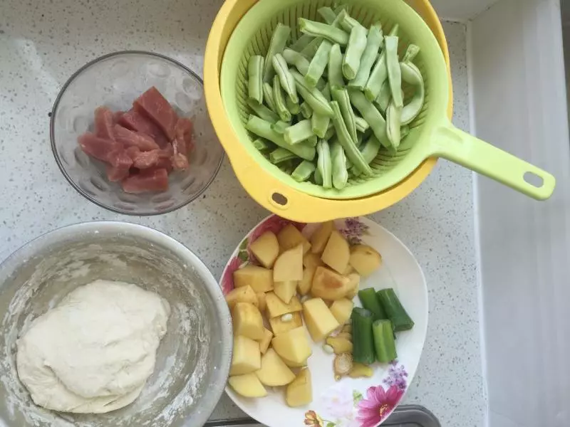 土豆豆角烀饼