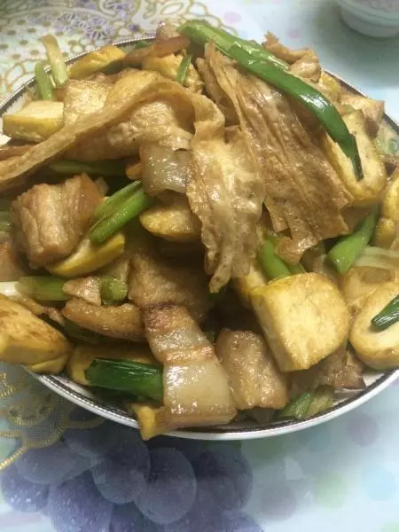 五花肉蒜苗炒豆腐乾