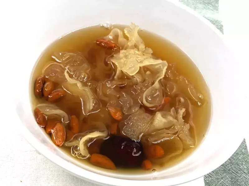 桃膠銀耳湯