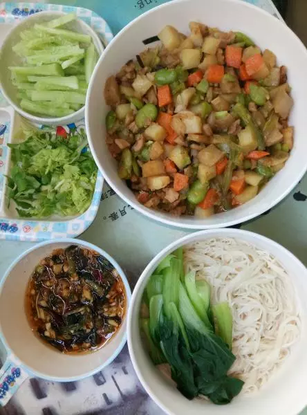 土豆茄子胡萝卜胡豆肉末面