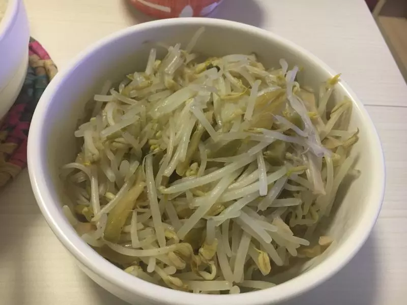 绿豆芽炒榨菜