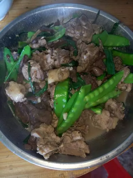 鴨肉蒜苗炒豌豆