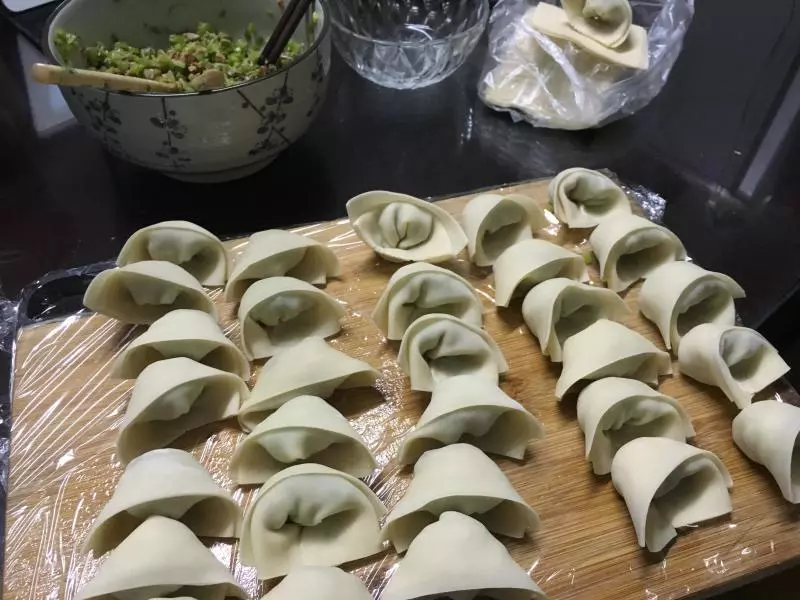 芹菜烤鴨餛飩