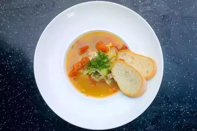 鲈鱼蔬菜汤