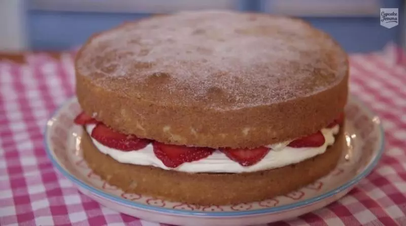 Classic Victoria Sponge Cake