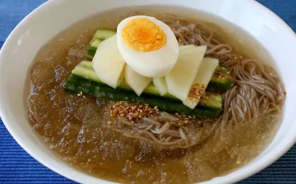 Maangchi&#39;s 水冷面 물냉면 Mul-naengmyeon