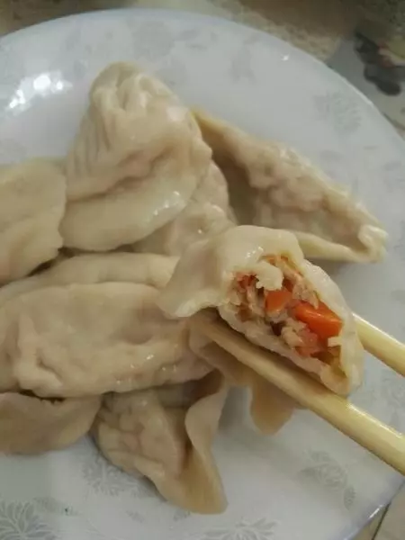 胡萝卜大肉水饺