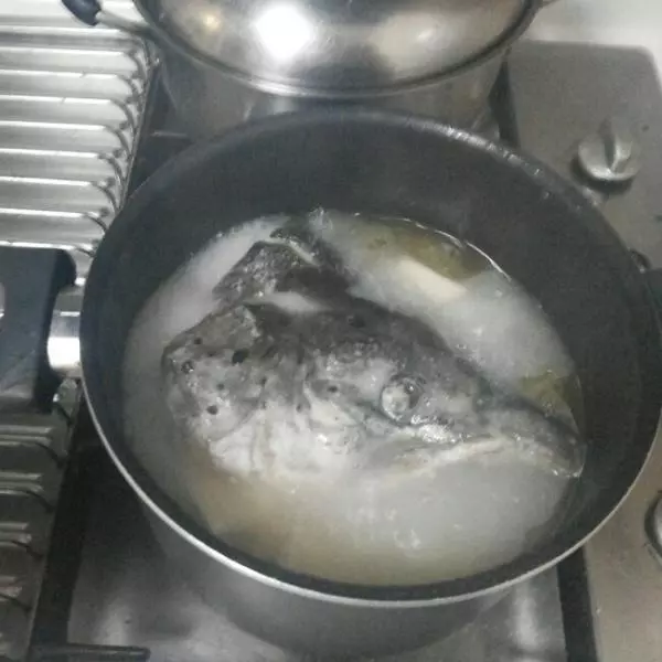 三文魚頭湯