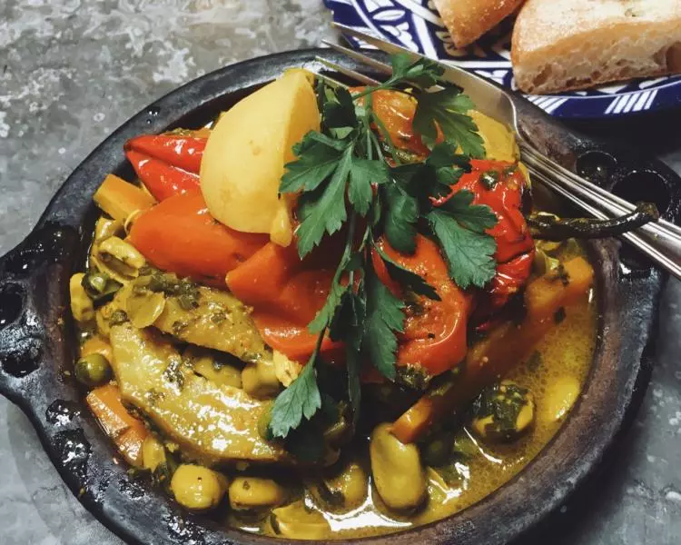 Tagine b l&#39;khora 时令蔬菜塔津锅