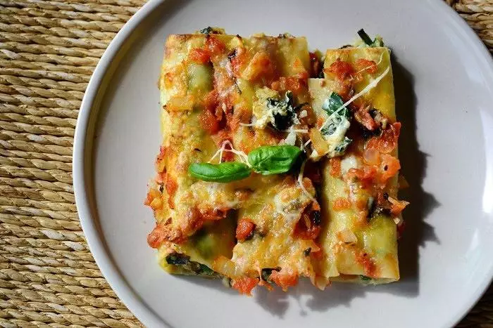 菠菜奶酪粗管面cannelloni