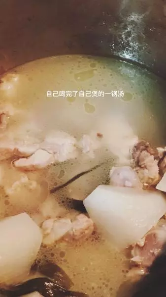 白蘿蔔骨頭湯