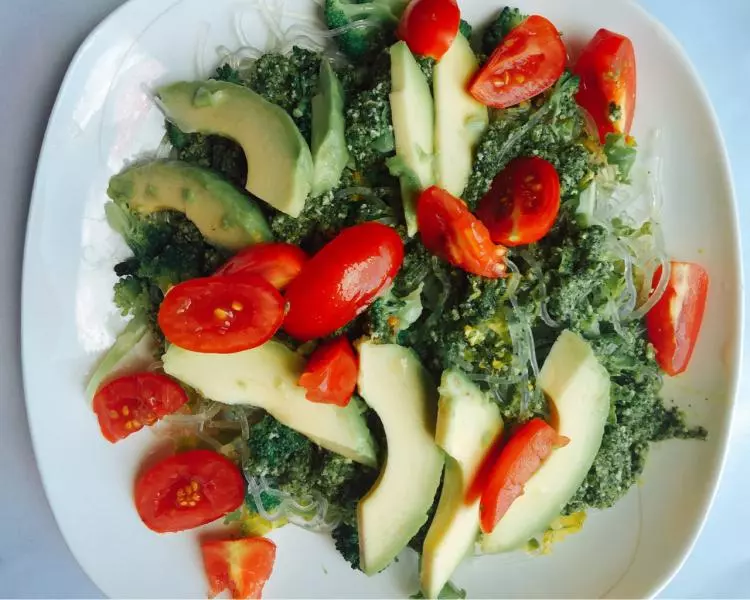 Kelp Noodles + Garlic Kale Pesto Sauce 海藻面配蒜香羽衣甘藍青醬