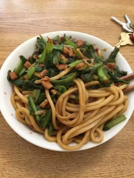 青菜肉丁炒面