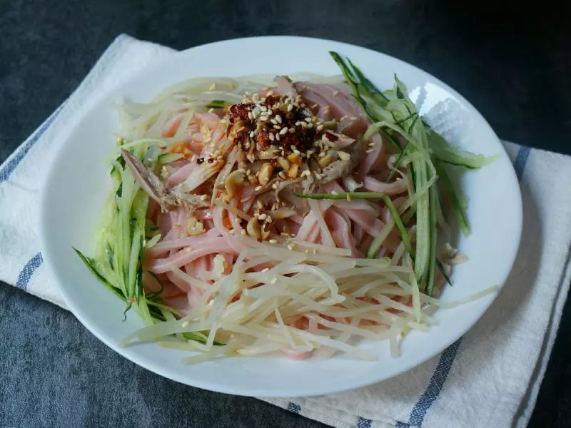 這一碗有顏值的——雞絲涼麵