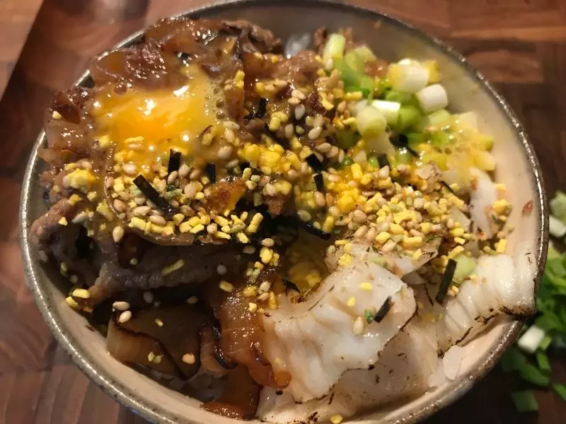 日式牛肉丼（加或不加火炙比目鱼裙） Japanese Beef Gyudon (with or without Roasted Halibut Frill)