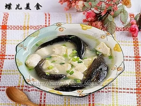 泥鰍燉豆腐湯