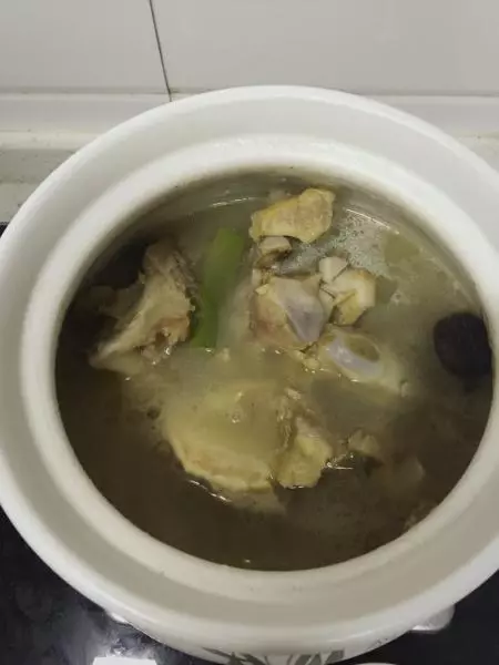 牛骨湯