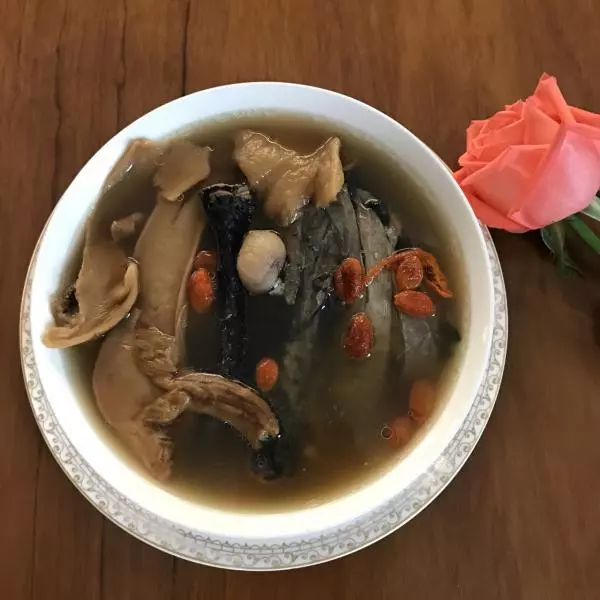 松茸菇竹丝鸡汤