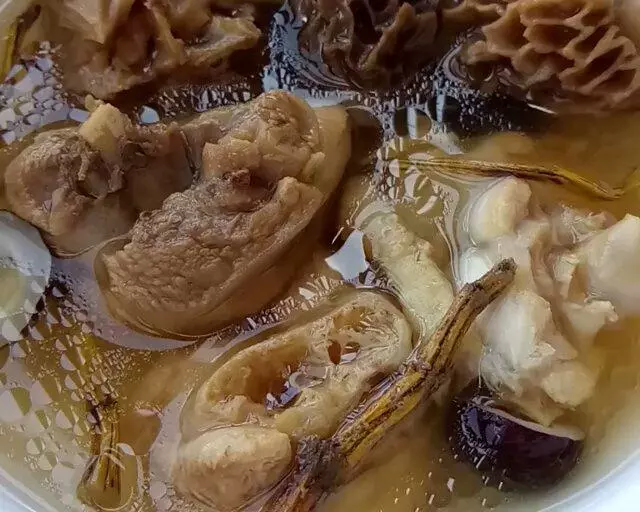 羊肚菌海椰皇炖鸡汤