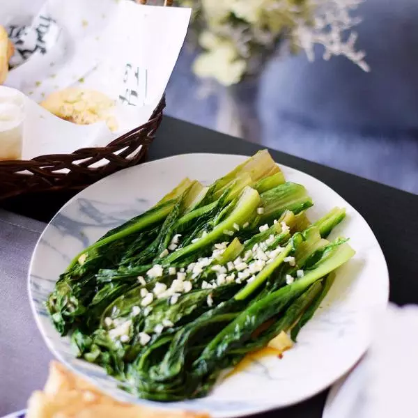 清炒油麦菜--年夜饭桌上的小清新