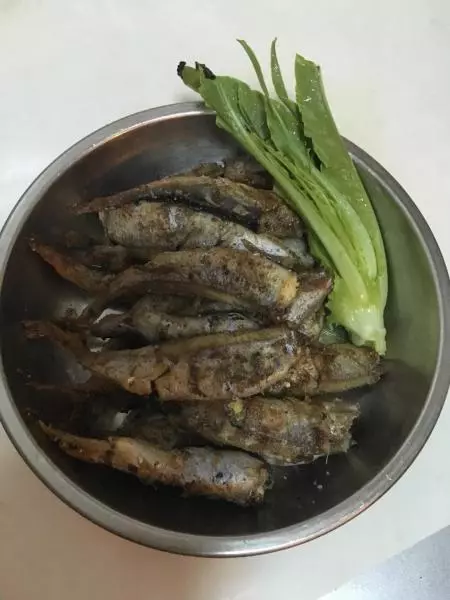 香煎多春魚