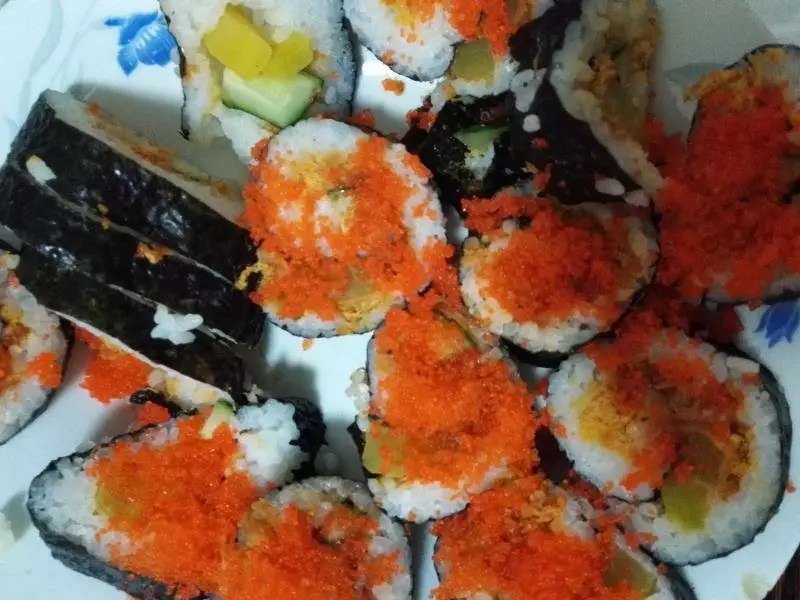 寿司卷，多春鱼籽寿司