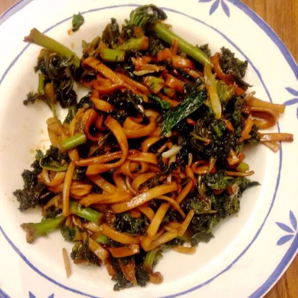 羽衣甘藍燜面（curly kale）