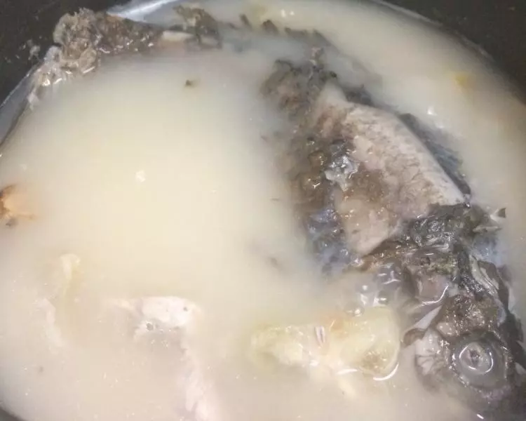 楊桃煲鯽魚湯